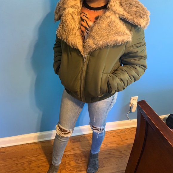 UNIF Bomber Jacket with faux fur - Picture 2 of 6